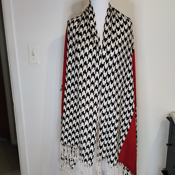 London Fog Red and Black Houndstooth Scarf and Gloves Set - Picture 10 of 17